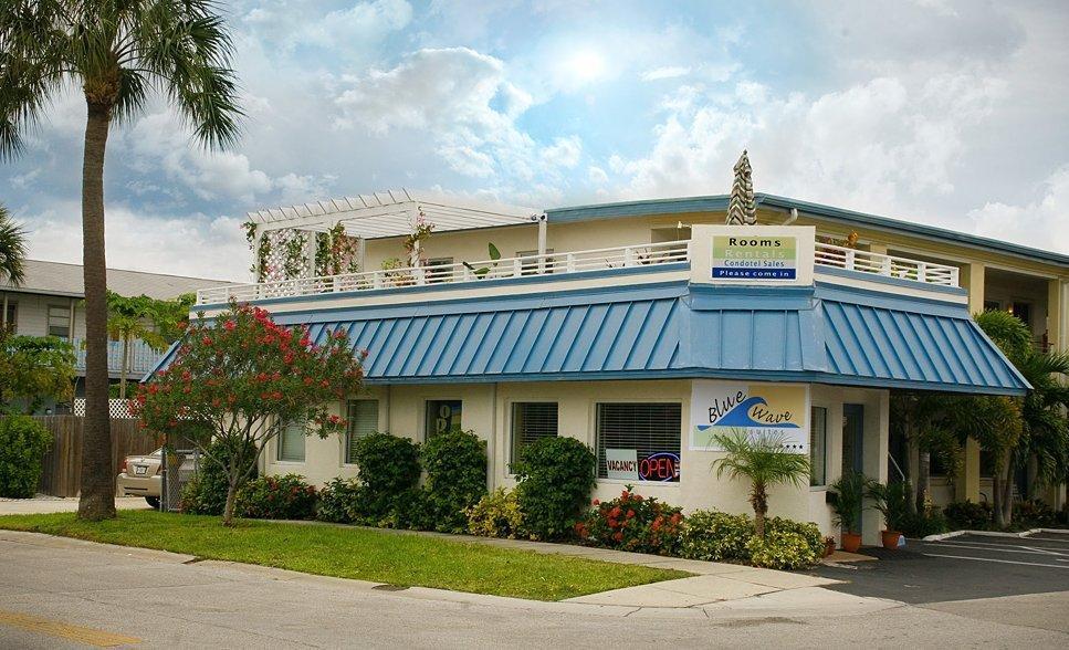 Blue Wave Motel & Suites Clearwater Beach Exterior photo